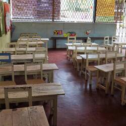 An den Tempel angeschlossene Schule