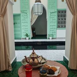 Leckere Kekse und Tee zur Begrüßung im Riad🫖