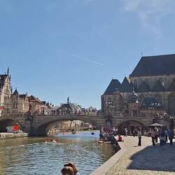 ... man sieht den Saxophonspieler kurz 😀