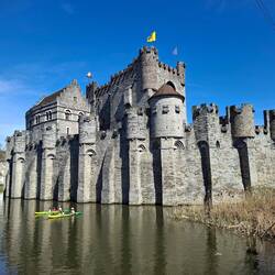 Die Burg mit Kanuten