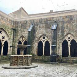 Kreuzgang, auch im Regen