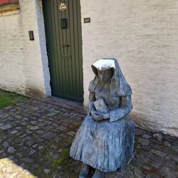 Plastik in Erinnerung an die Beginen