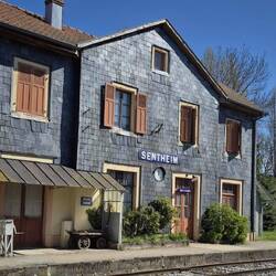 Alte Bahnhöfe an der Strecke.