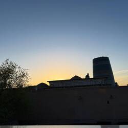 es wird Nacht in der Stadt