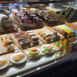 Die Auswahl an Kuchen und Pasteten ist vortrefflich!