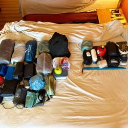 Um Gewicht zu sparen, habe ich die Sachen auf der rechten Seite heute nach Grants geschickt (4 Kg).