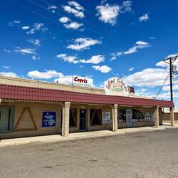 In ganz Lordsburg gibt es nur im "Los Arcos Liquor Mart" Bier mit Alkohol.