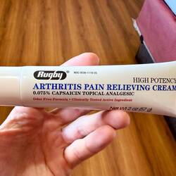 Diese Salbe habe ich gestern in der Apotheke bekommen. Ich sage nur: 🌶️🌶️🌶️!