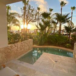 Vom Zimmer zum abkühlen direkt in den Pool