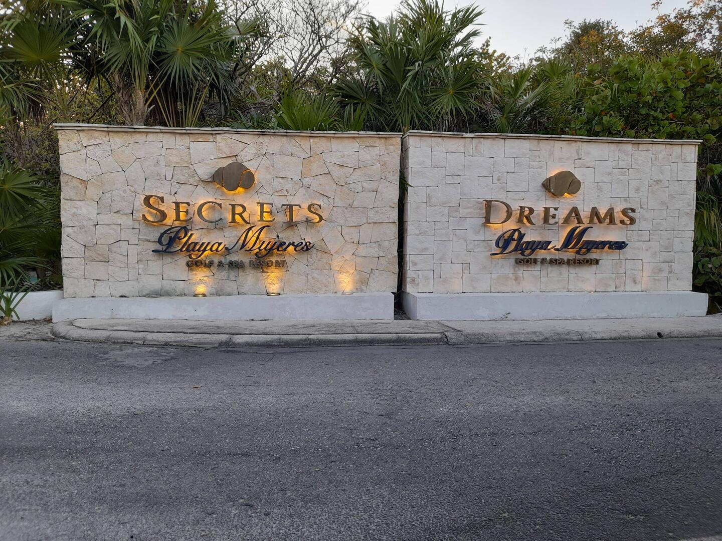 ..ein eleganter Eingang...das Resort ist ein komplett abgeschlossenes Areal