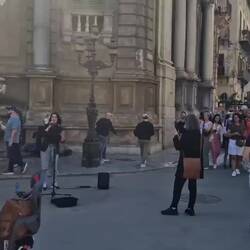 Mooie stem en wat gezellig centrum zo