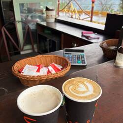 Milk Tea und Cappucino an einer kleinen Raststätte (schon wieder Siebträger!)