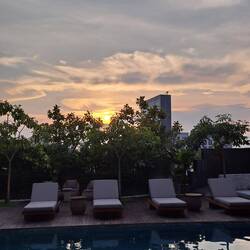 Sonnenuntergang am Pool