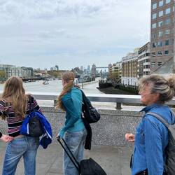 Sightseeing auf dem Weg zum Hotel von London Bridge zur Tower Bridge