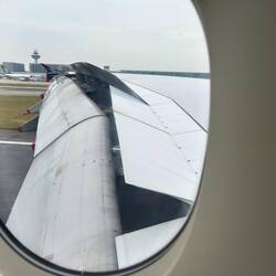 Riesenflügel mit Innenleben - der Airbus A380-800 landet in Singapur.