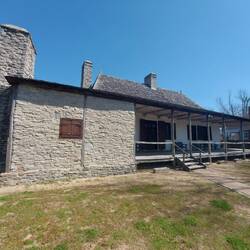 Erstes Haus von Außen.