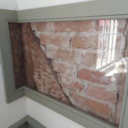 Zweites Haus war auch mit senkrechten Balken, aber die Zwischenräume mit Backsteinen gefüllt.