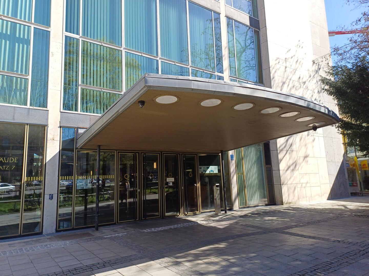 Eingang Justizzentrum