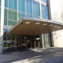 Eingang Justizzentrum