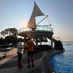 Pool in Toms Wohnanlage