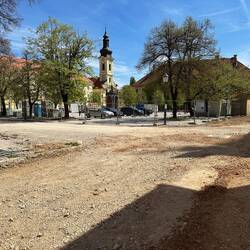 Zentraler Platz .... eine Riesen-Baustelle