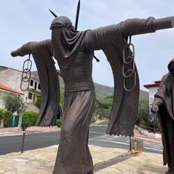 Seit 2024 steht der Empalao aus Bronze am Ortseingang.