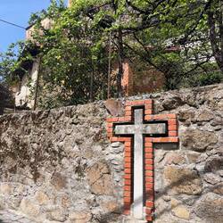 Eine von 14 Stationen des Kreuzwegs