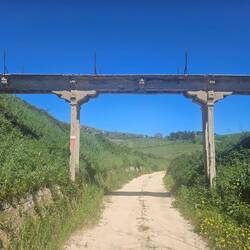Vielleicht eine Eisenbahn Brücke, aber die hat mir Rätsel aufgegeben