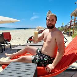 Am Strand wird man verwöhnt...hier mit einem PinaColada