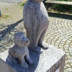 Kunst am Wegesrand (erinnert mich an Loriot)