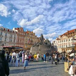 Hustle & bustle at the Easter markets