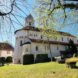 Die beeindruckende dreischiffige Basilika von Amsoldingen aus dem Hochmittelalter...