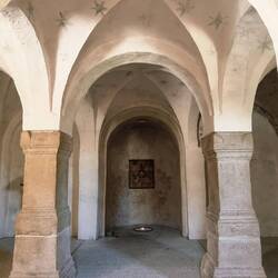 Romanische Hallenkrypta aus dem 12. Jh.