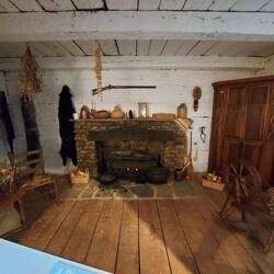 Innenansicht der Hütte.