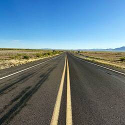 Nach Lordsburg führte die Strecke zuerst ein paar Kilometer entlang der Strasse.