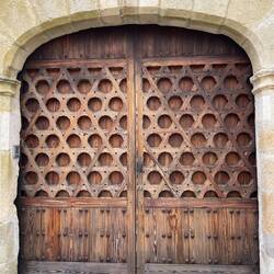 Überall findet man schöne Portale.