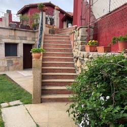 Treppe hoch: unsere neue (ruhige!) Unterkunft in Plasenzuela, zwischen Trujillo und Cáceres gelegen.