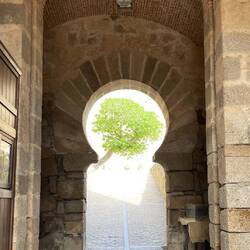 Eingang zum Innenhof der maurischen Festung. 9.Jahrhundert