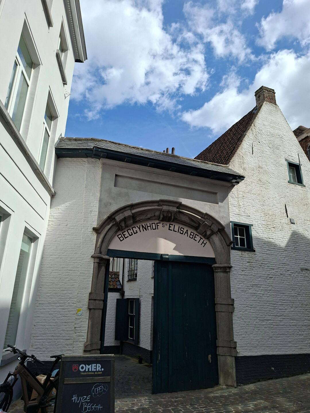 Beginenhof St. Elisabeth, Eingang