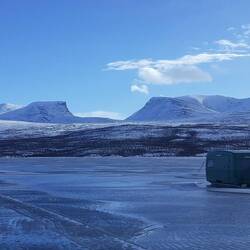 die zweite Variante ist ein Campingwohnwagen auf Kufen