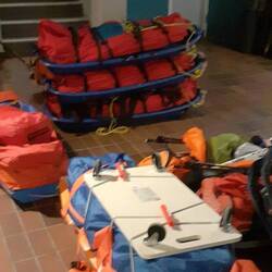 ... und kehren mit voller Pulka zurück. Es ist ebenso eine Warnung an Ungeübte.