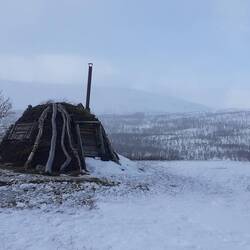am See haben Samen ein traditionelles Lagerhaus gebaut