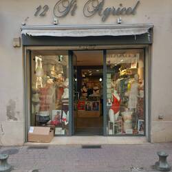 Saint Agricol vend de la lingerie fine 🫣