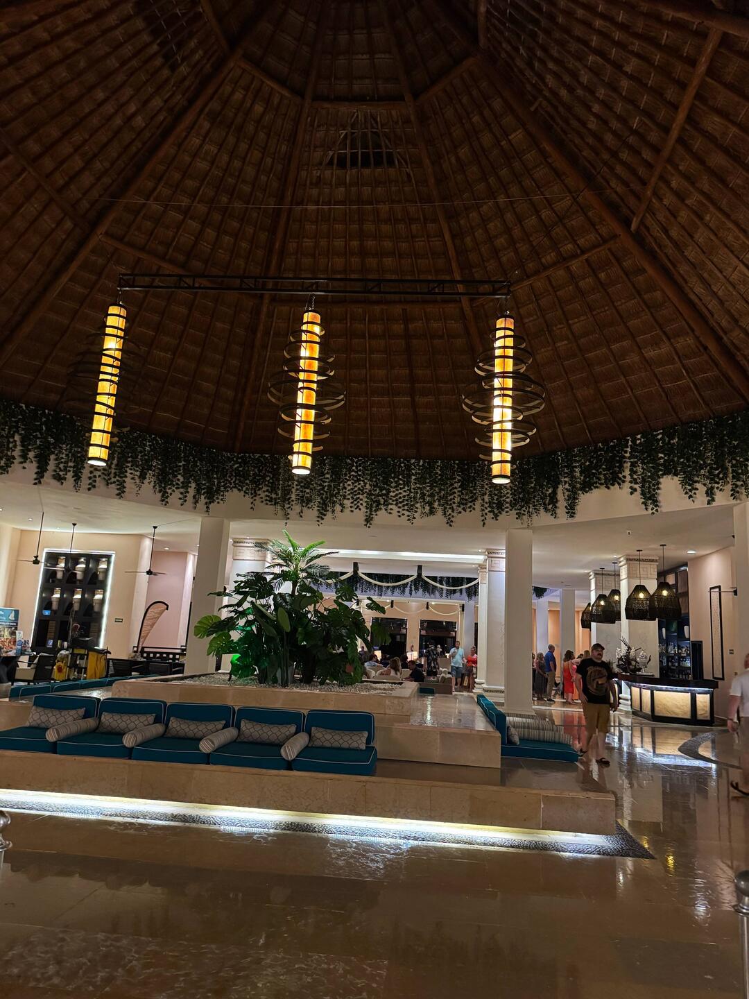 Hotel reception 🏨