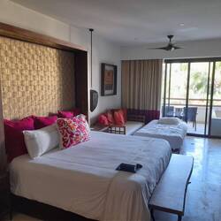 Leider nur ein Kingsize Bett und ein Beistellbett