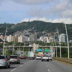 4 Spuren verbinden das Festland mit Florianópolis