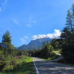 Kinabalu mit Mütze