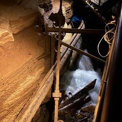 Anfang 19xx wurde Wasser gepumpt als auch Elektrizität durch Wasserturbinen erzeugt