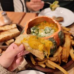 Kürbisfondue mit Blauschimmelkäse