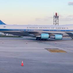 Jemand von der Regierung ist auch hier.